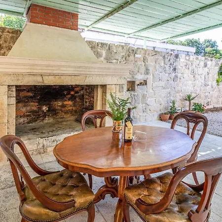Cozy In With Kitchen بيت للعطل *