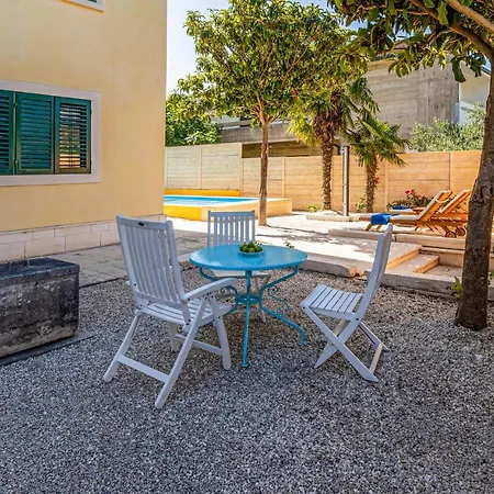 Cozy In With Kitchen بيت للعطل